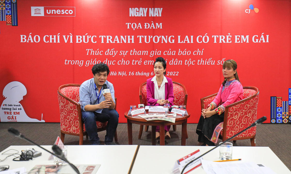 Các diễn giả trao đổi tại buổi tọa đàm.