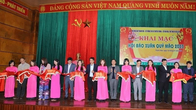 Ông Đỗ Trọng Hưng, Bí thư Tỉnh ủy Thanh Hóa đến dự và cắt băng khai mạc Hội báo Xuân 2023.