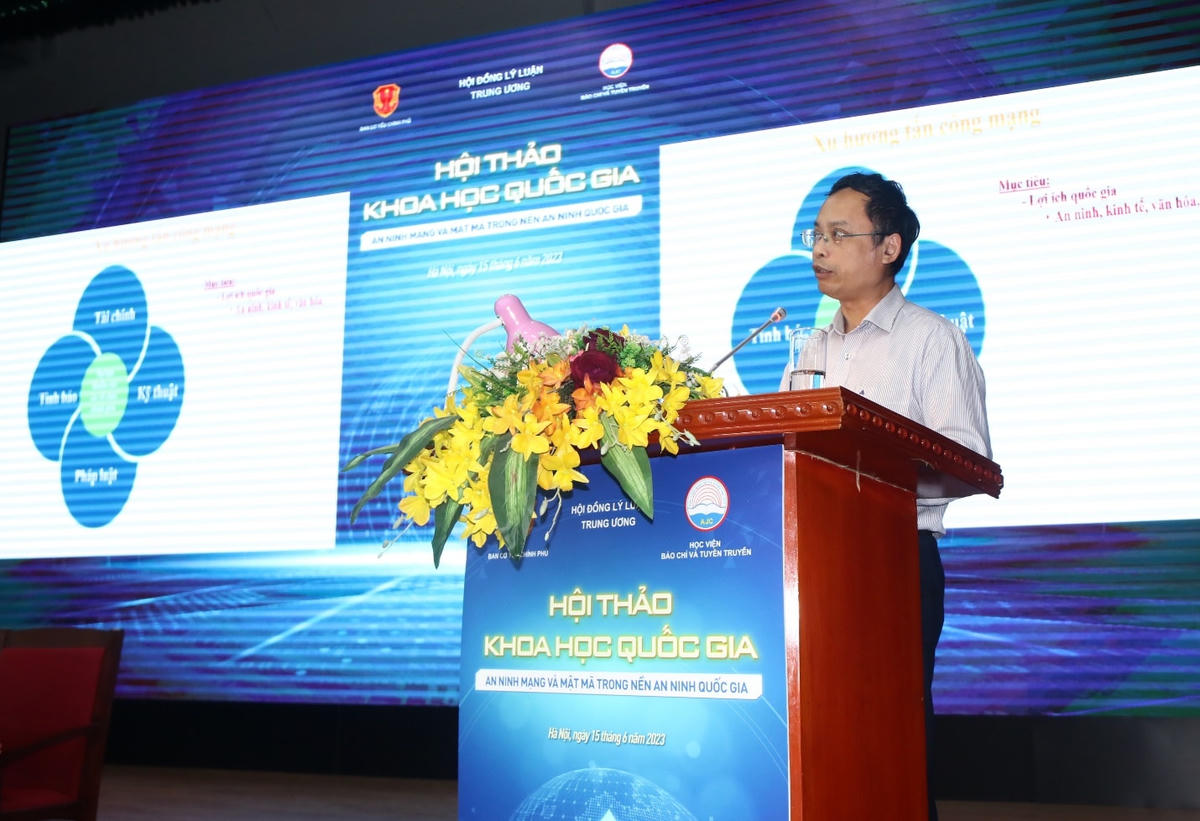 PGS.TS. Trần Quang Anh, Phó Giám đốc Học viện Công nghệ Bưu chính Viễn thông tham luận tại Hội thảo về “Xu hướng tấn công mạng và giải pháp”.