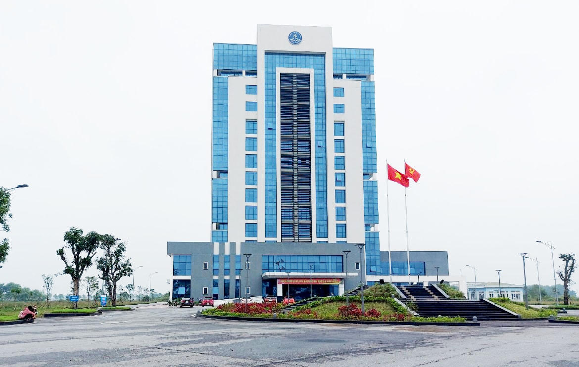 Nhà hiệu bộ của trường Đại học Hà Tĩnh.
