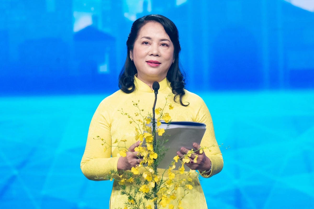 Bà Trần Kim Yến, Chủ tịch Ủy ban MTTQ Việt Nam Thành phố phát biểu tại chương trình.