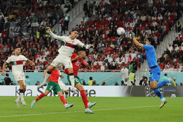 Ronaldo vào sân với hy vọng giúp hàng công của Bồ Đào Nha có được bàn san bằng tỉ số.