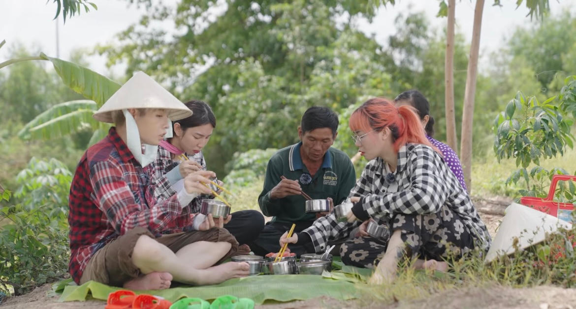 Bữa cơm đặc biệt với Thùy Tiên, Misthy và Đức Phúc.