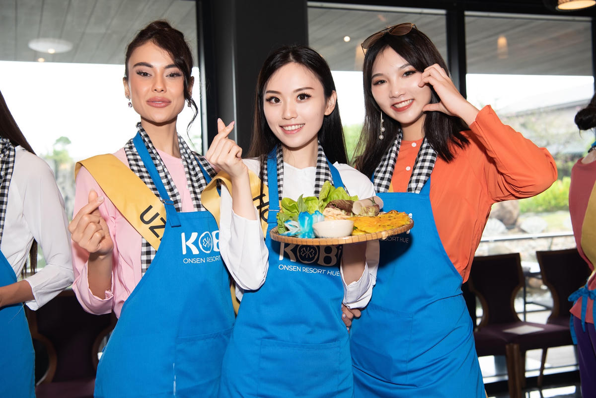 Buổi trải nghiệm diễn ra sôi nổi. Nhiều thí sinh và đặc biệt là đương kim MGI Isabella cùng Á hậu 5 Roberta còn ghi lại khoảnh khắc cùng bánh xèo Việt Nam trên trang instagram cá nhân. Ảnh: BTC.