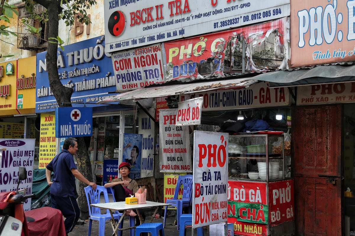Đống Đa (Hà Nội): Lấn chiếm vỉa hè 'bủa vây'