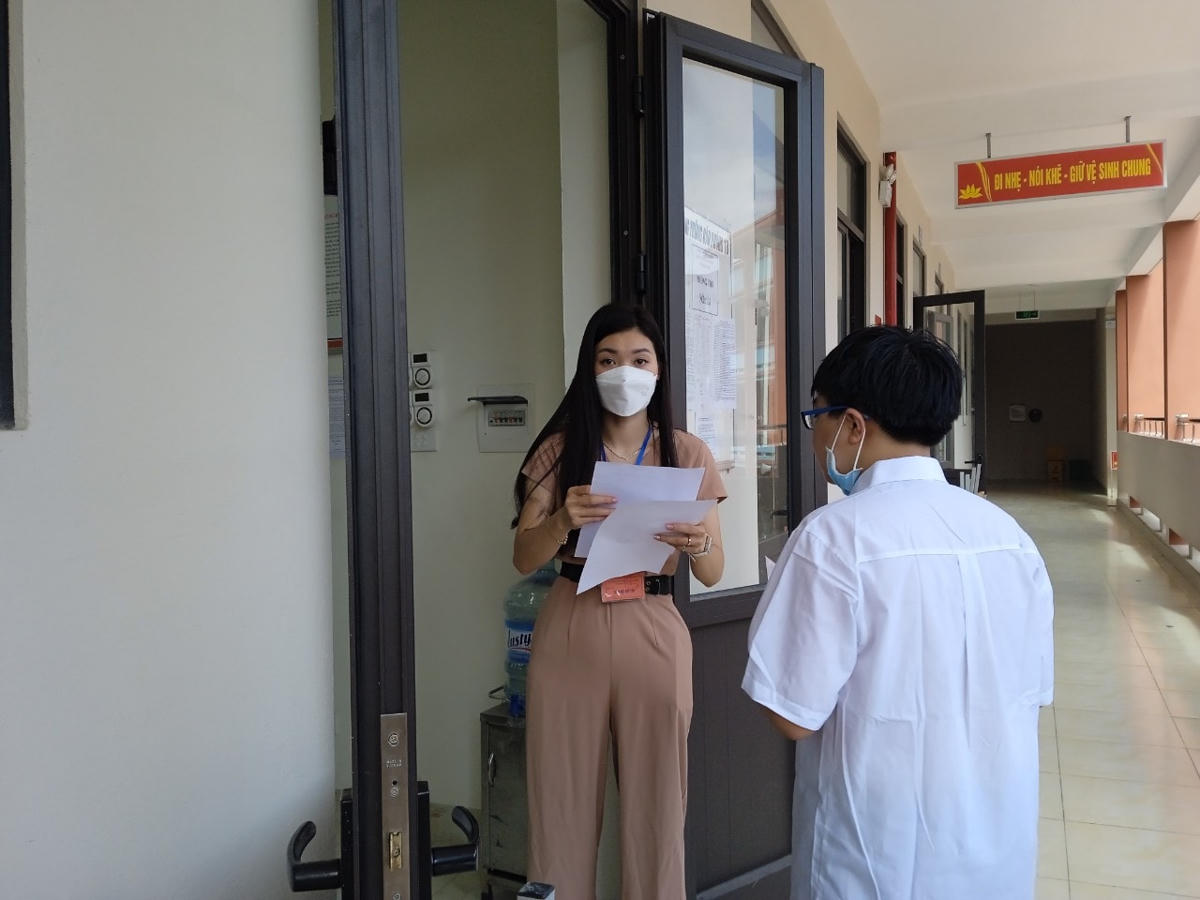 Gọi thí sinh vào phòng thi.