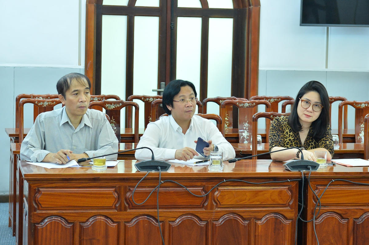 Lãnh đạo, biên tập viên, phóng viên các cơ quan thông tấn, báo chí tham dự buổi họp báo.