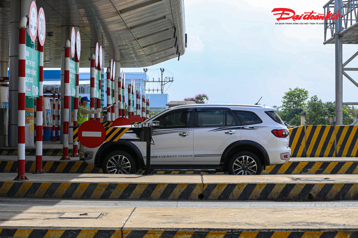 Ngày đầu cao tốc Hà Nội - Hải Phòng chỉ thu phí không dừng