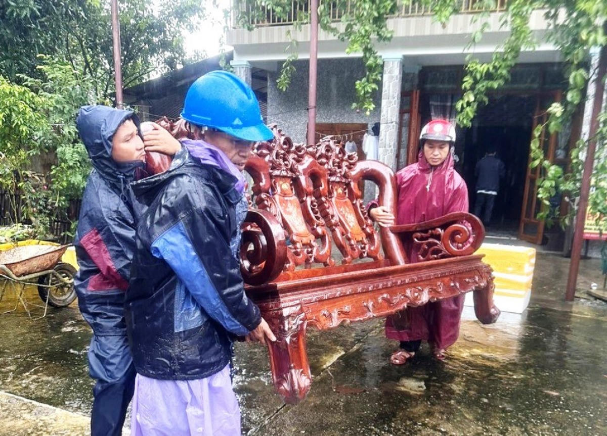 Quảng Nam: Sạt lở đất nhiều nơi, khẩn cấp di dời hàng nghìn người dân