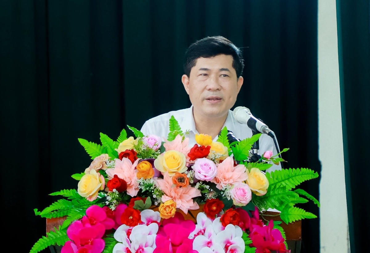 Thay mặt đoàn đại biểu Quốc hội tỉnh Nghệ An, ông Thái Văn Thành, Giám đốc Sở GD&ĐT Nghệ An đã báo cáo với cử tri những nội dung của kỳ họp Quốc hội vừa qua.