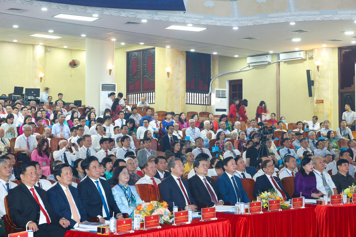 Lãnh đạo Đảng, Nhà nước và các bộ, ngành Trung ương và lãnh đạo tỉnh dự lễ kỷ niệm.