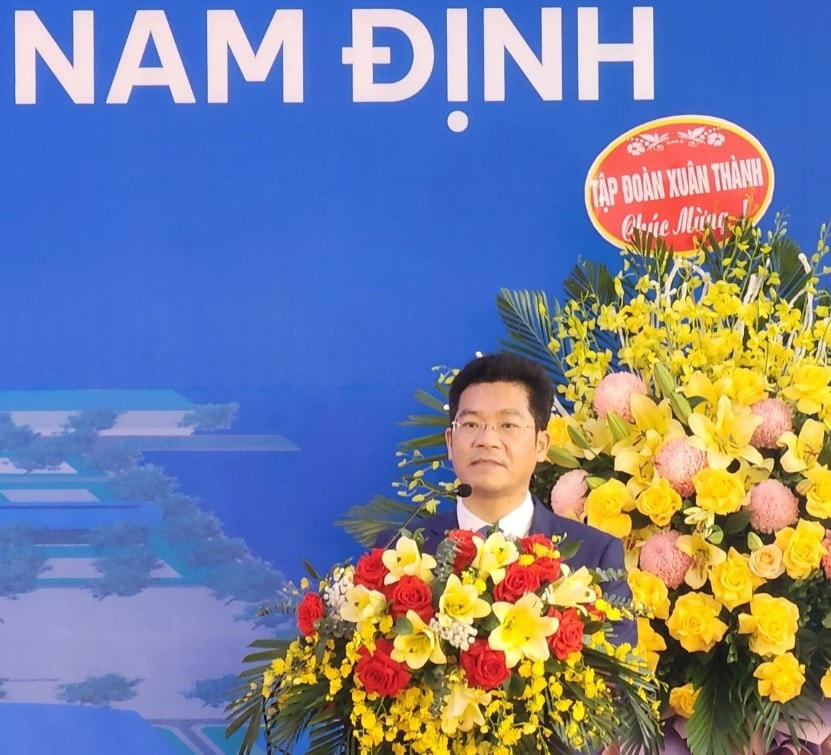 Phó Chủ tịch Thường trực UBND tỉnh Nam Định Trần Anh Dũng phát biểu tại lễ khởi công.