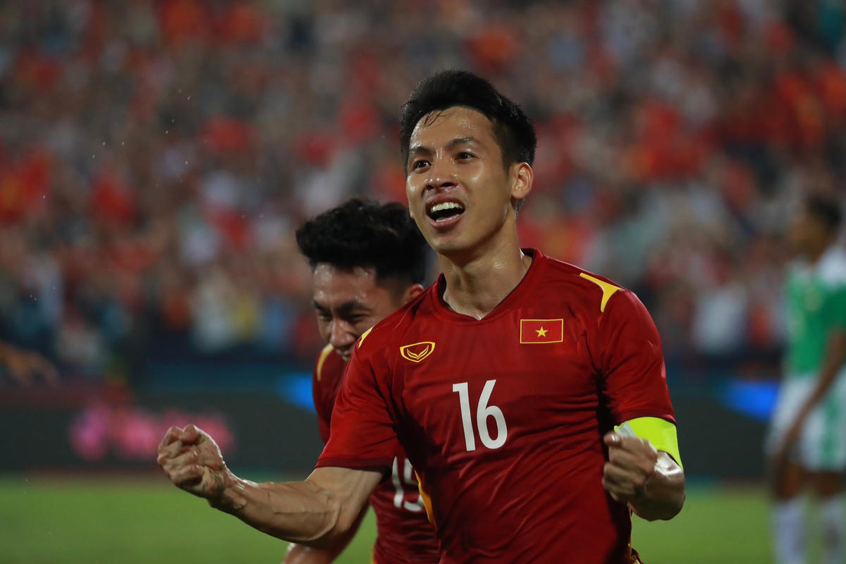 Hùng Dũng nâng tỉ số lên 2-0.