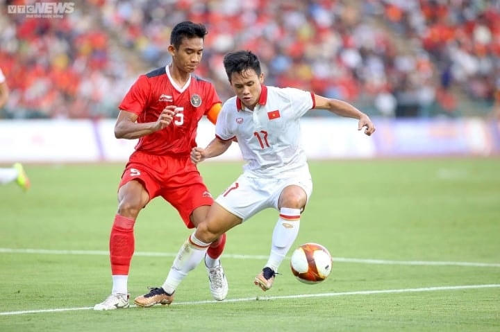 U22 Việt Nam gặp nhiều khó khăn trước U22 Indonesia. (Ảnh: Thế Sơn/VTC).