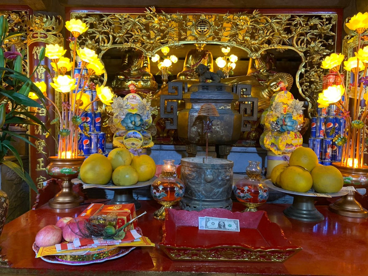 Tiền giọt dầu được đặt lễ tại Yên Tử.