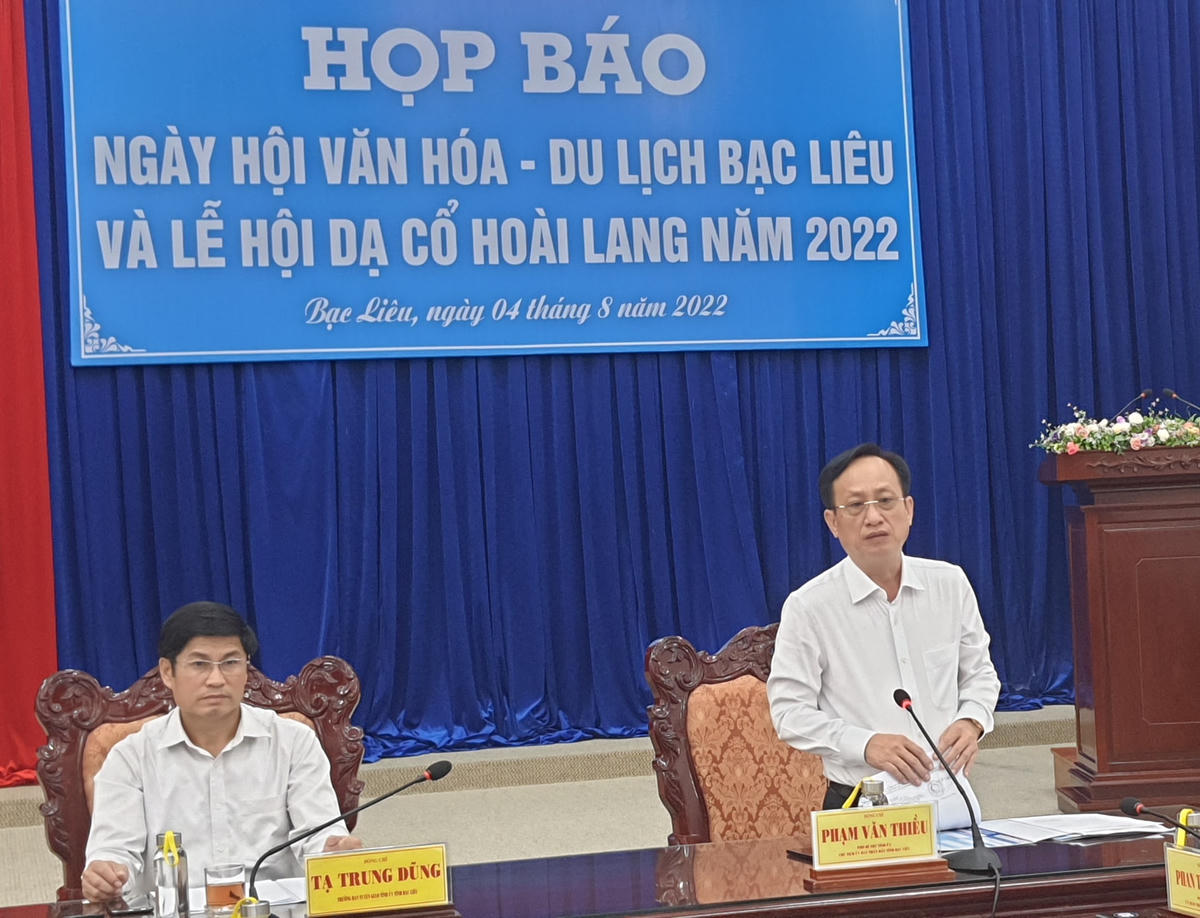 Ông Phạm Văn Thiều, Chủ tịch UBND tỉnh Bạc Liêu trả lời các câu hỏi đặt ra tại buổi Họp báo.