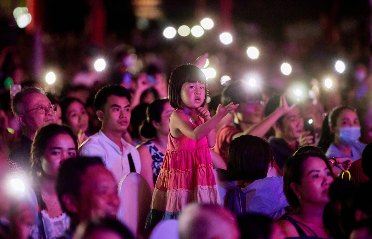 Hơn 20.000 khán giả say sưa cùng Đại nhạc hội bên sông Hàn đêm 9/7.