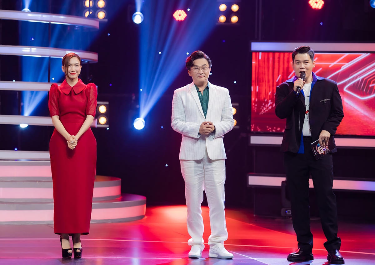 Dàn giám khảo và MC đình đám của chương trình.