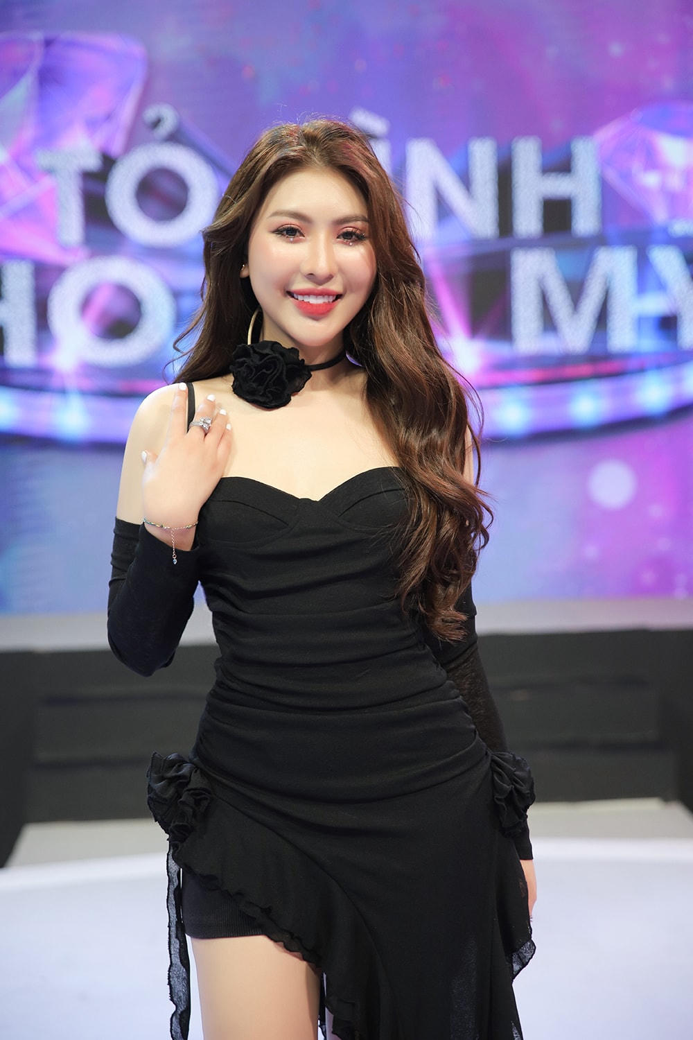 Nữ chính Khánh My có đôi mắt biết cười.