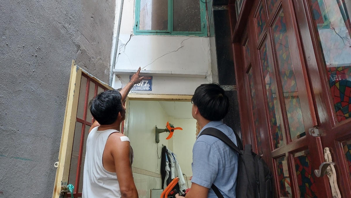 Ngôi nhà của gia đình ông Phong đã xuống cấp nhưng không được xây sửa do vướng quy hoạch. Ảnh: Hồng Phúc.
