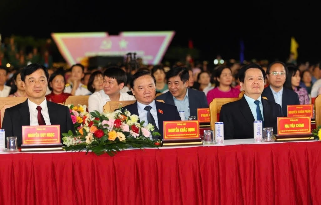 Các đại biểu tham dự tại buổi lễ.