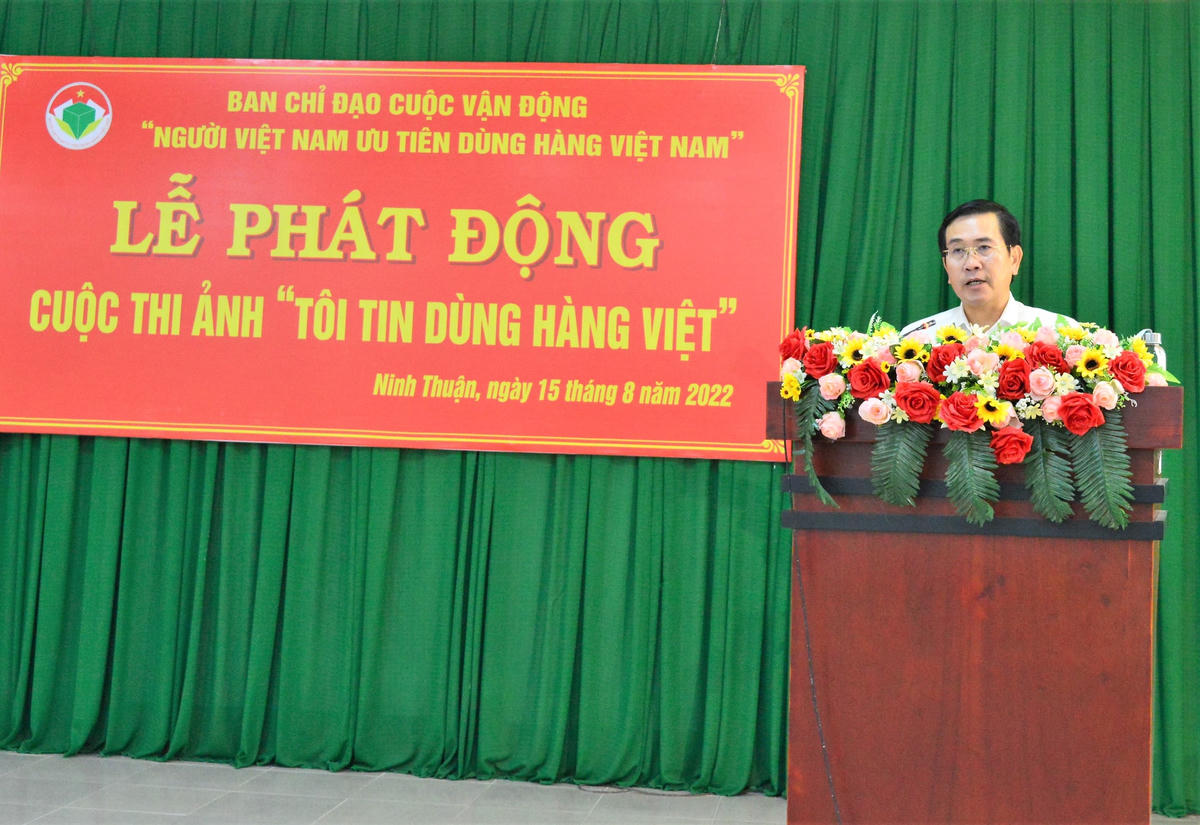 Ông Phạm Văn Hậu, Phó Bí thư Thường trực Tỉnh ủy, Trưởng ban Chỉ đạo Cuộc vận động tỉnh Ninh Thuận phát biểu tại buổi lễ.