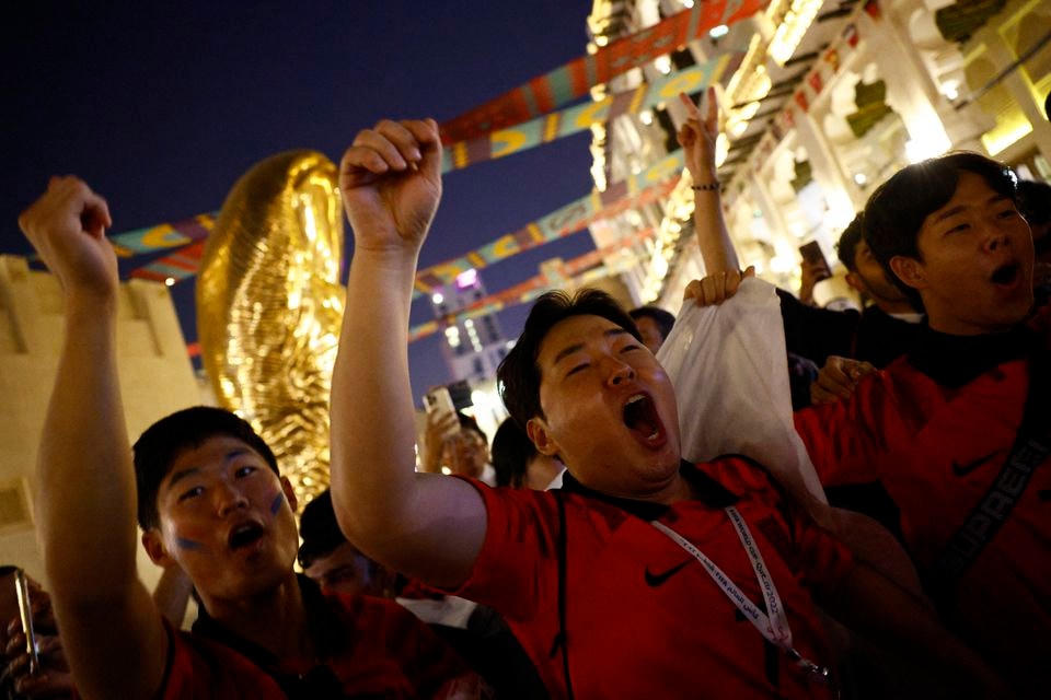 Tất cả như vỡ òa trước chiến thắng kịch tính.