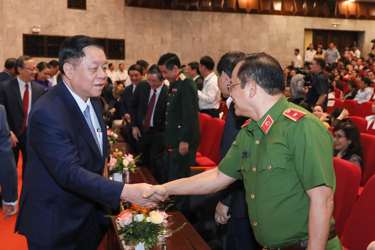 Bí thư Trung ương Đảng, Trưởng ban Tuyên giáo Trung ương Nguyễn Trọng Nghĩa tham dự Lễ trao giải. Ảnh: Quang Vinh.