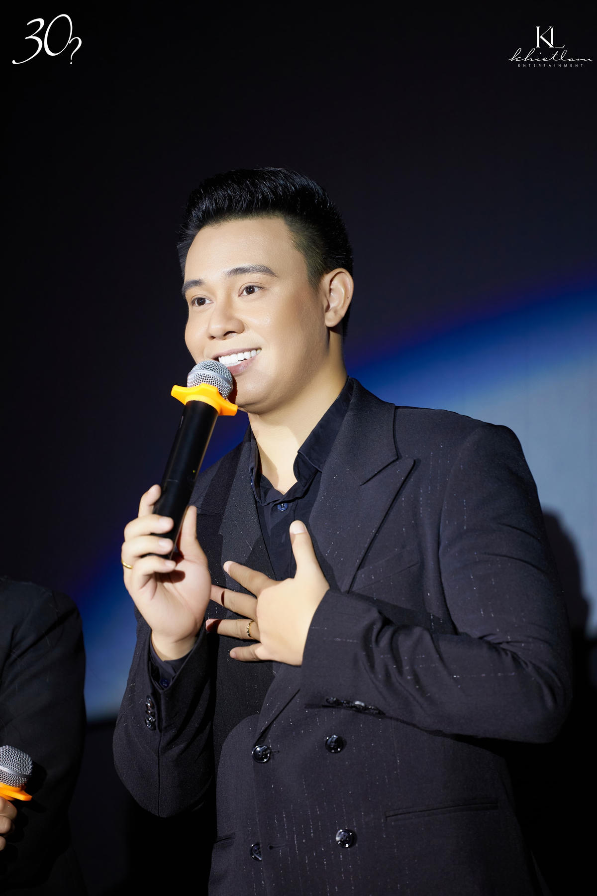 Ca sĩ Đông Hùng.