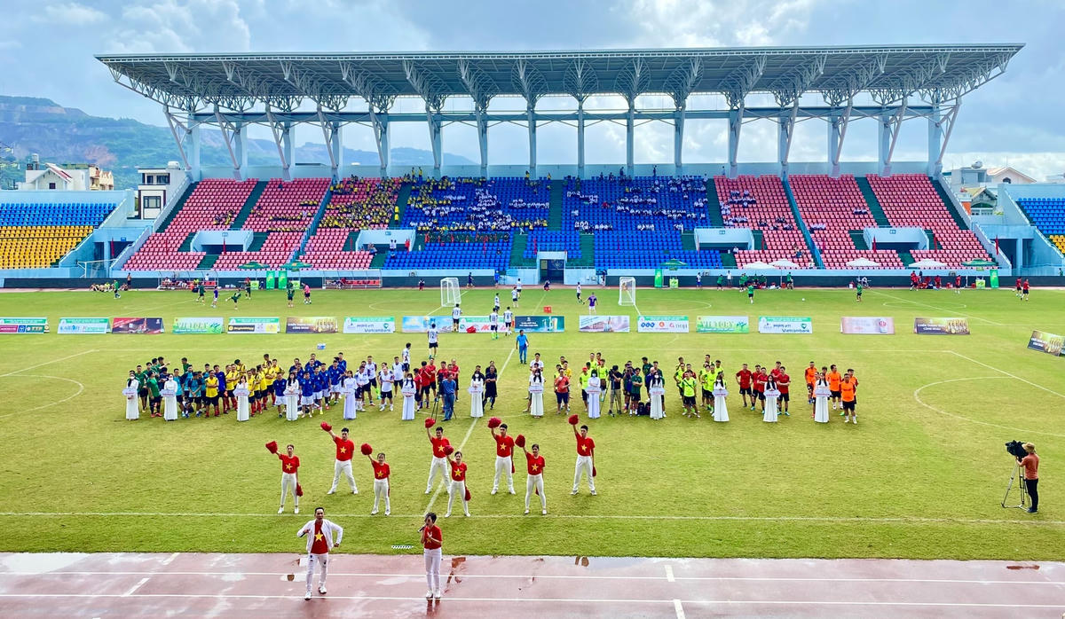 Giải bóng đá các Cơ quan Báo chí toàn quốc - Press Cup lần thứ VI năm 2022 quy tụ 12 đội đến từ 12 cơ quan báo chí tham gia trực tiếp vòng chung kết tại Sân vận động Cẩm Phả (Quảng NInh).