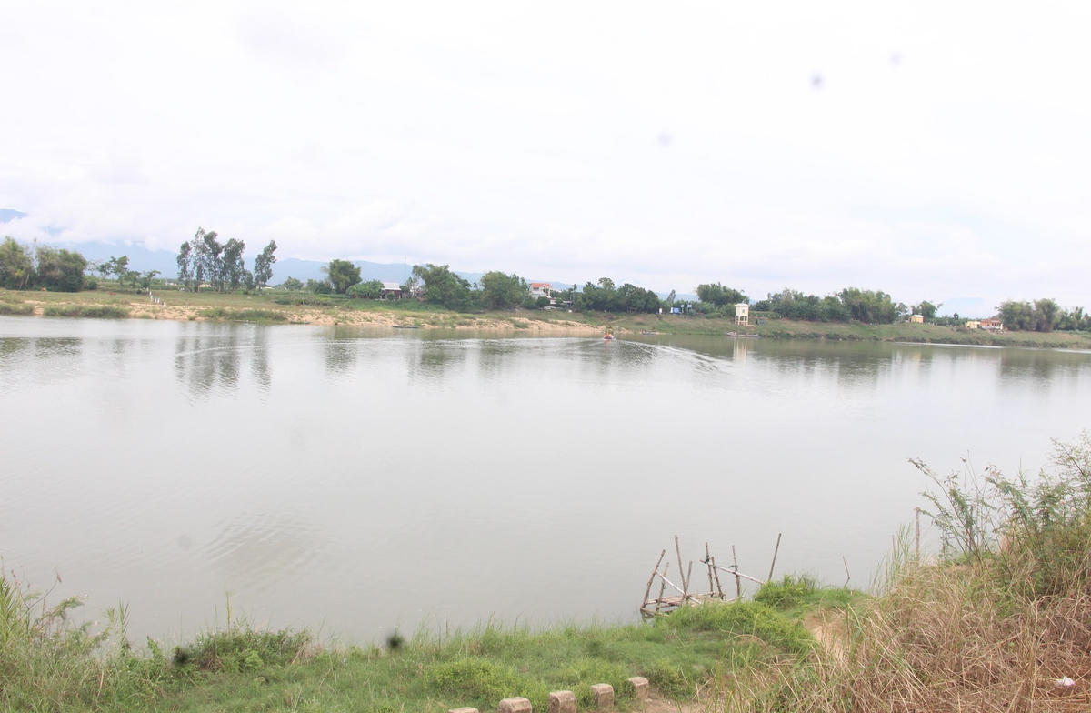 Con sông Thu Bồn nơi xây dựng cầu Văn Ly bắt qua. 