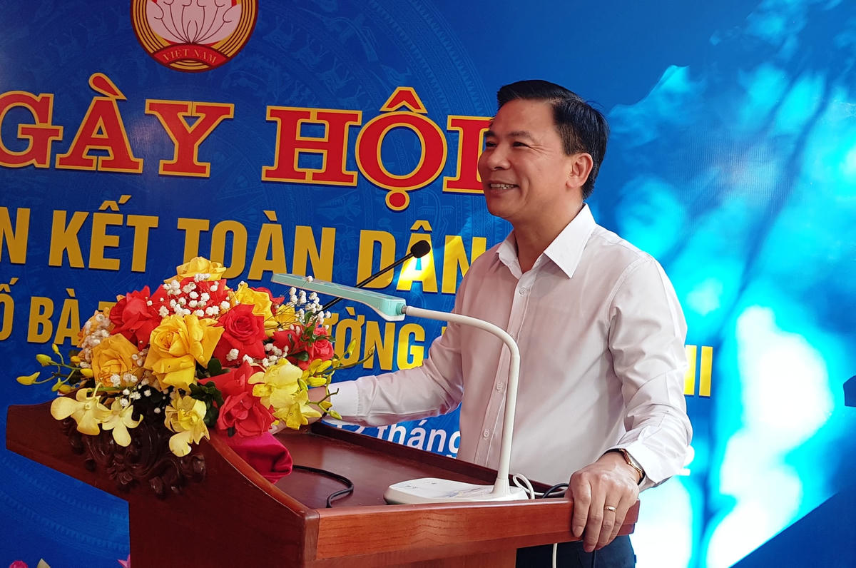 Ông Đỗ Trọng Hưng, Bí thư Tỉnh ủy Thanh Hóa bày tỏ niềm vui và nhiệt liệt chúc mừng những thành tựu mà bà con nhân dân tại khu phố Bà Triệu đã đạt được.