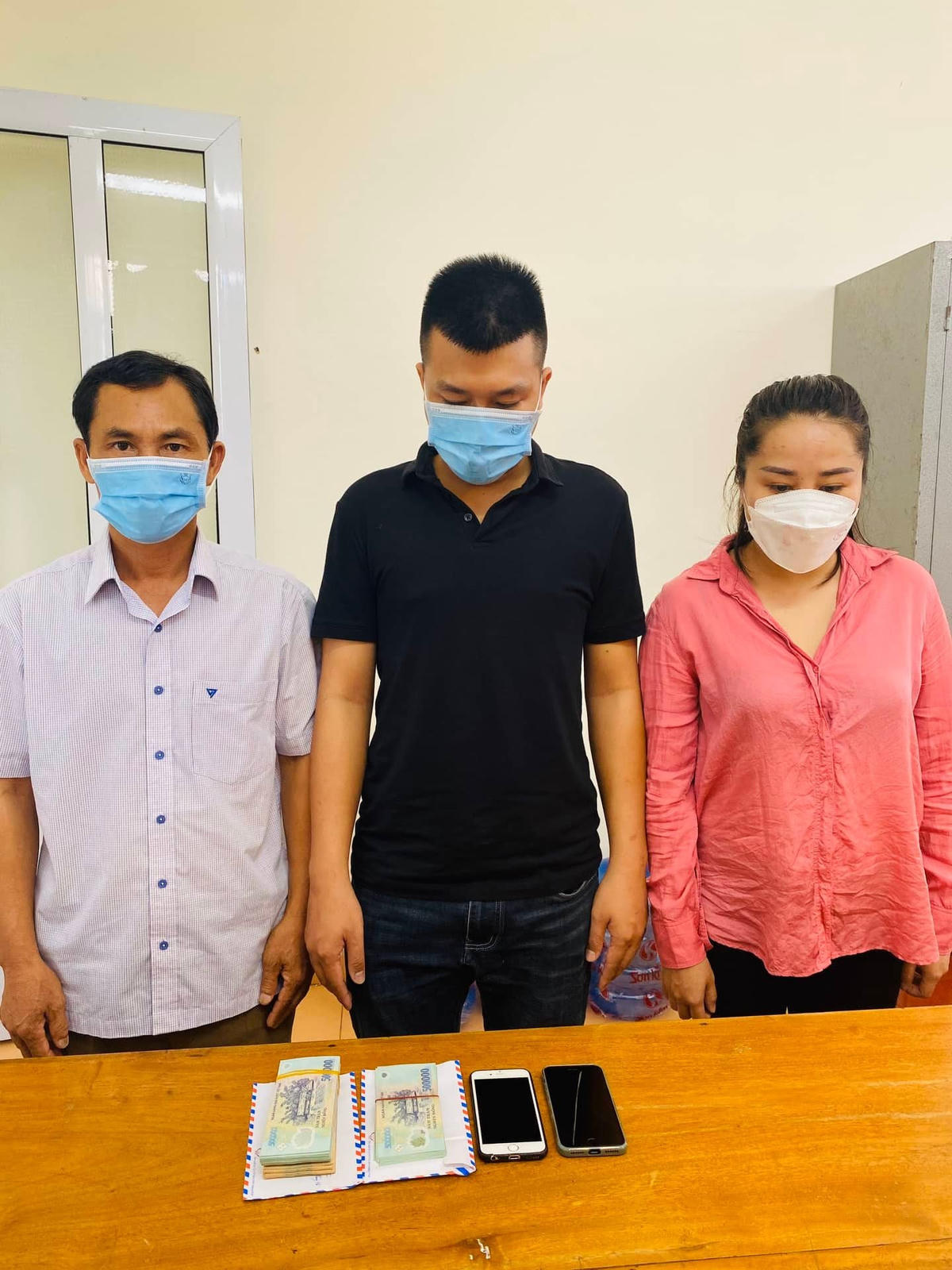 Ba đối tượng bị khởi tố.