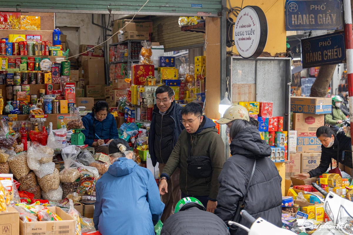 W_pho_banh_keo-le-khanh3.jpg