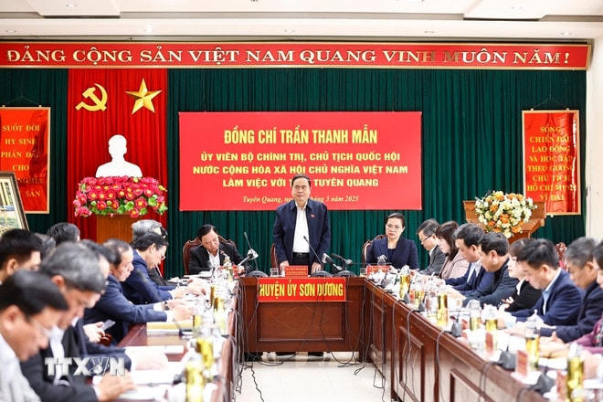 ttxvn-chu-tich-quoc-hoi-tran-thanh-man-lam-viec-voi-lanh-dao-chu-chot-tinh-tuyen-quang-1803-1.jpg