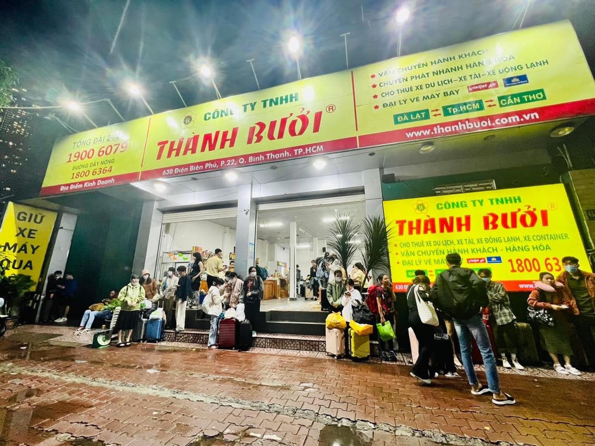 Một điểm đón khách của nhà xe Thành Bưởi ở TP HCM.