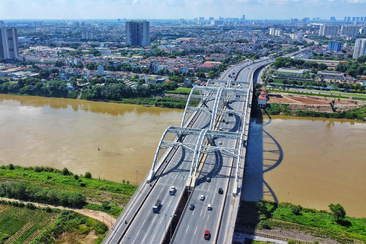 Ngắm cây cầu vòm thép vượt sông rộng nhất Việt Nam sau gần 10 năm khai thác