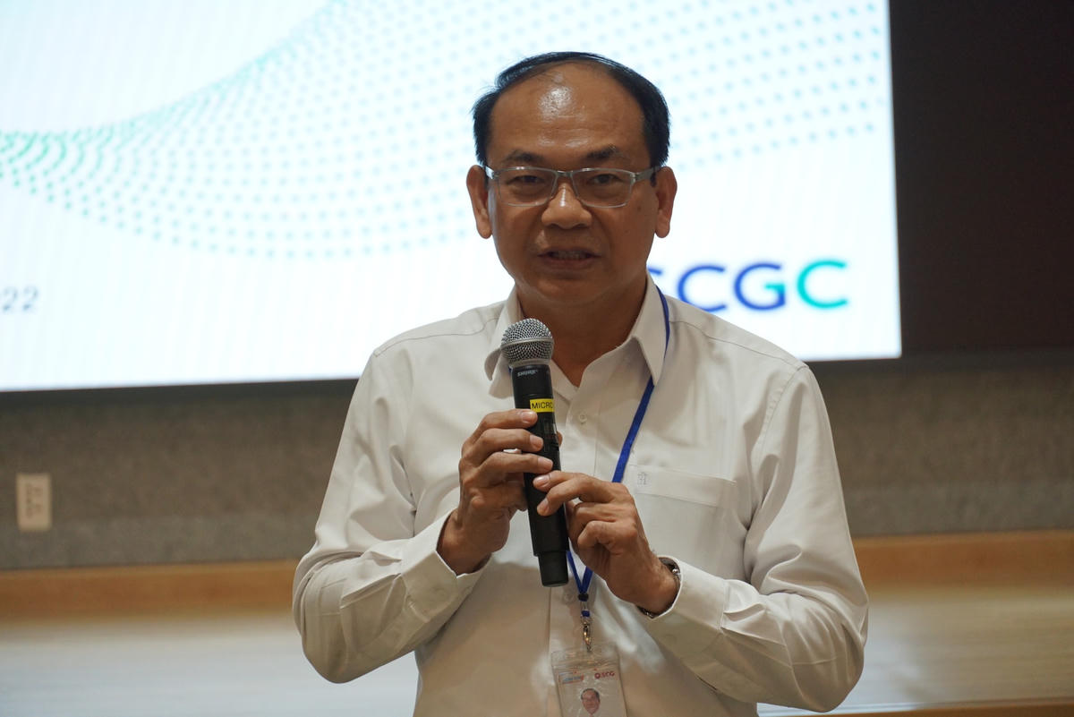 Đại diện lãnh đạo Tổ hợp hóa dầu miền Nam giới thiệu về dự án. Ảnh: Mạnh Thìn.
