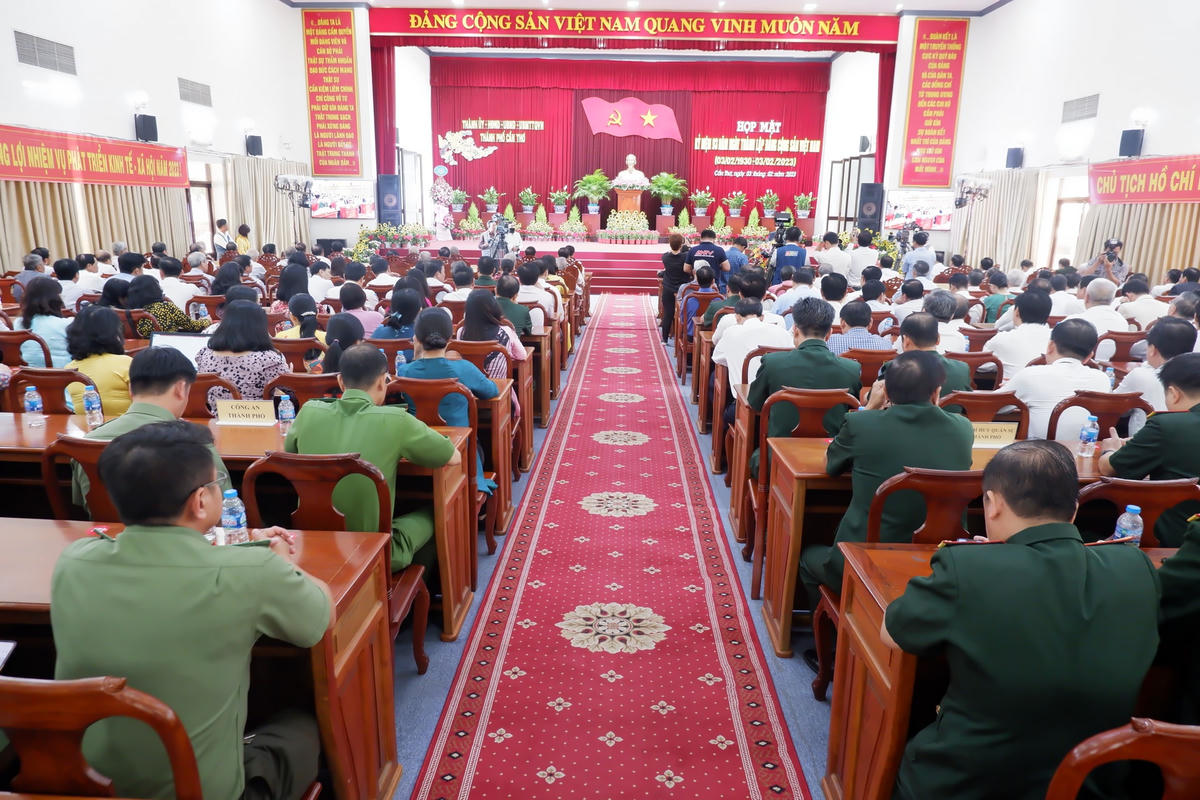 Toàn cảnh buổi hợp mặt.