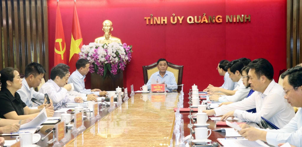 Quang cảnh buổi làm việc.
