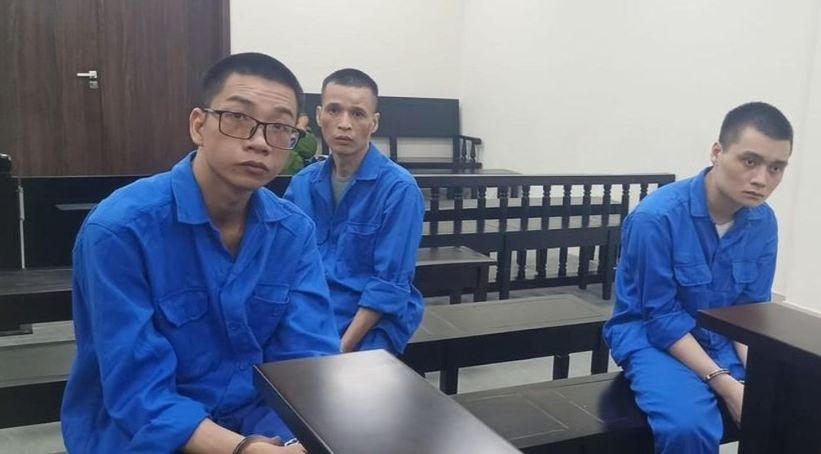 Các bị cáo tại phiên tòa xét xử.