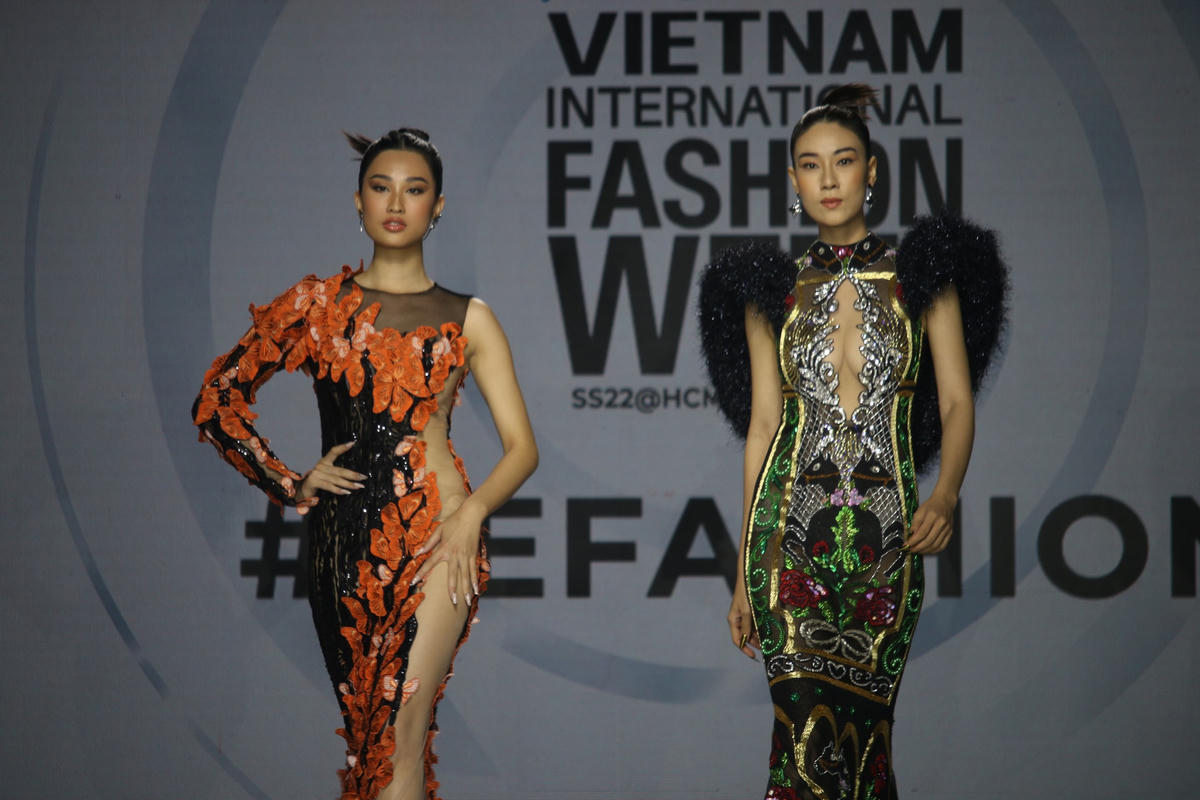 Những mẫu váy pha trộn giữa truyền thống và hiện đại lấy cảm hứng họa tiết từ những thứ đời thường giống như áo, váy của các đồng bào miền ngược.