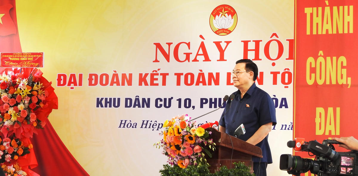 Chủ tịch Quốc hội Vương Đình Huệ phát biểu trong Ngày hội Đại đoàn kết toàn dân tộc năm 2023 tại KDC số 10, phường Hòa Hiệp Bắc (Đà Nẵng). Ảnh: Thanh Tùng.