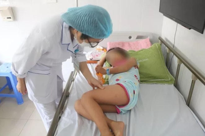 Bệnh nhân N. đang được điều trị tại Bệnh viện Bệnh Nhiệt đới Trung ương.