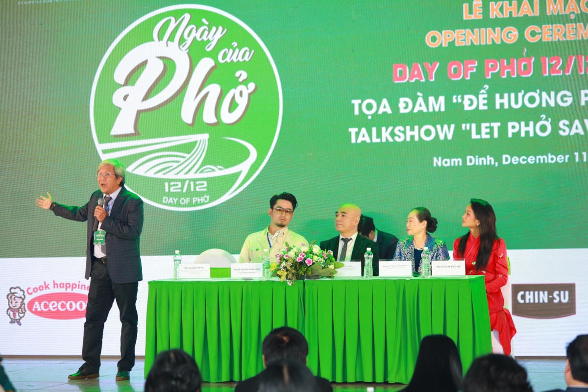 Các khách mời chia sẻ về Phở.