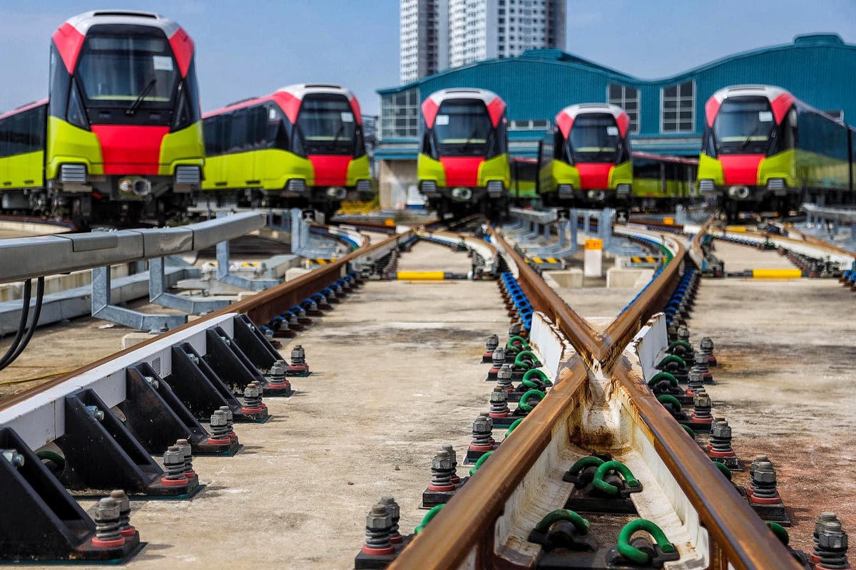 [ẢNH] 8 đoàn tàu metro Nhổn - ga Hà Nội lần đầu vận hành tích hợp toàn tuyến