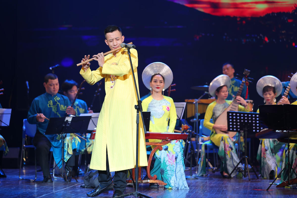 Phần 1 của chương trình là tôn vinh âm nhạc dân tộc.