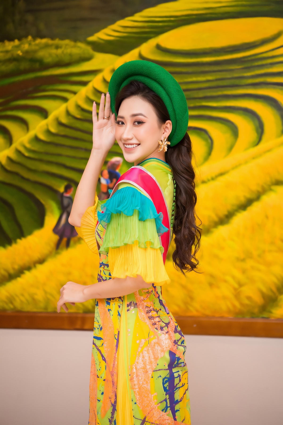 Lương Yến Ly mong muốn phát triển hình ảnh của mình gắn liền với tà áo dài. 