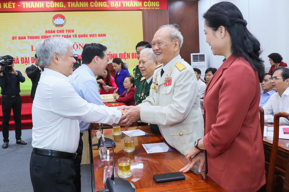 Chủ tịch nước Võ Văn Thưởng, Chủ tịch UBTƯ MTTQ Việt Nam Đỗ Văn Chiến tham dự Lễ phát động. Ảnh: Quang Vinh.  