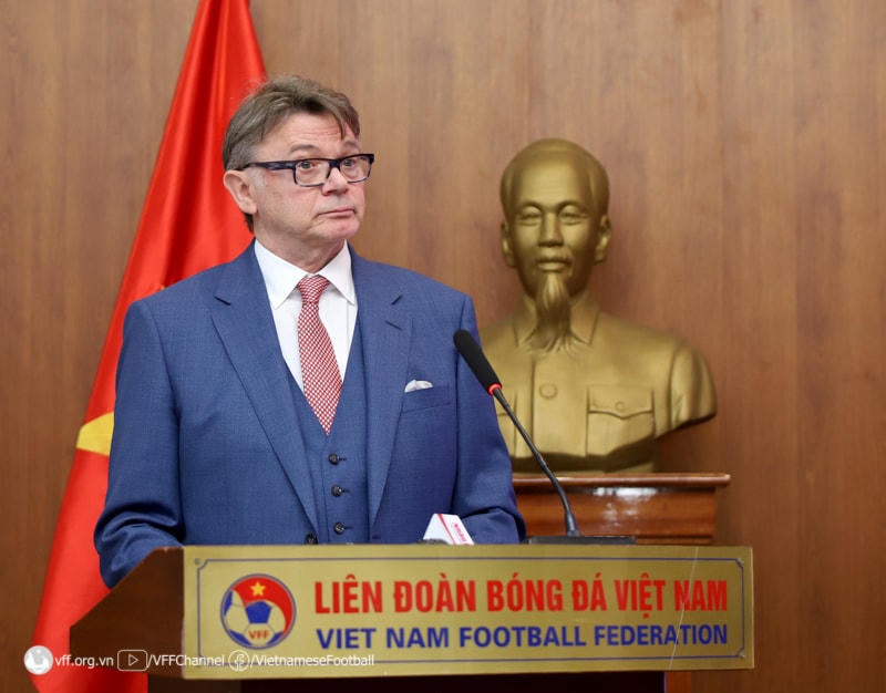 HLV Philippe Troussier.  